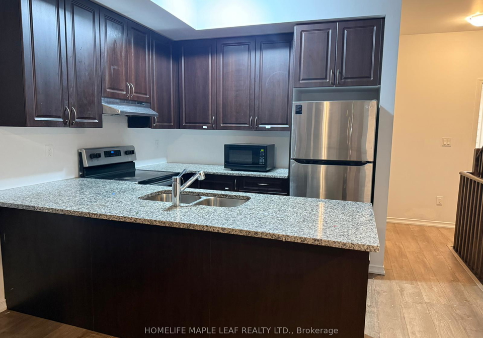 261-danzatore-path-oshawa-ontario-e12636664