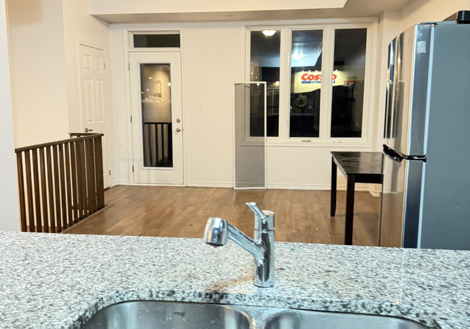 261-danzatore-path-oshawa-ontario-e12636664