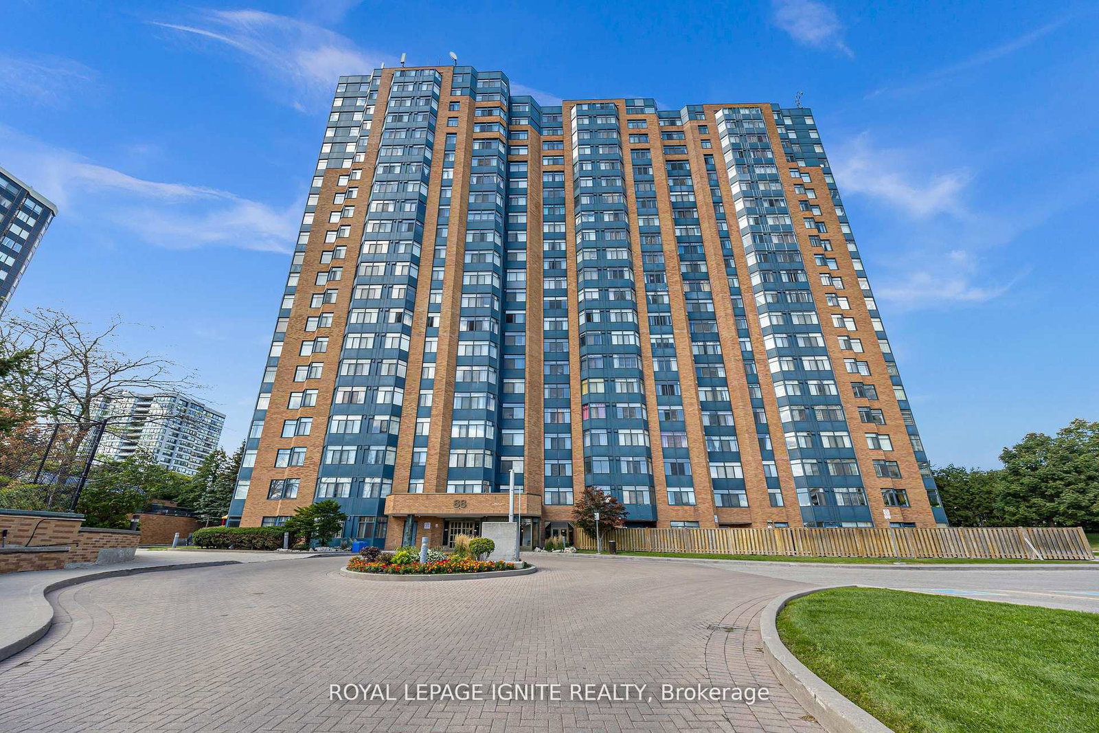 88-alton-towers-circle-scarborough-ontario-e12639132