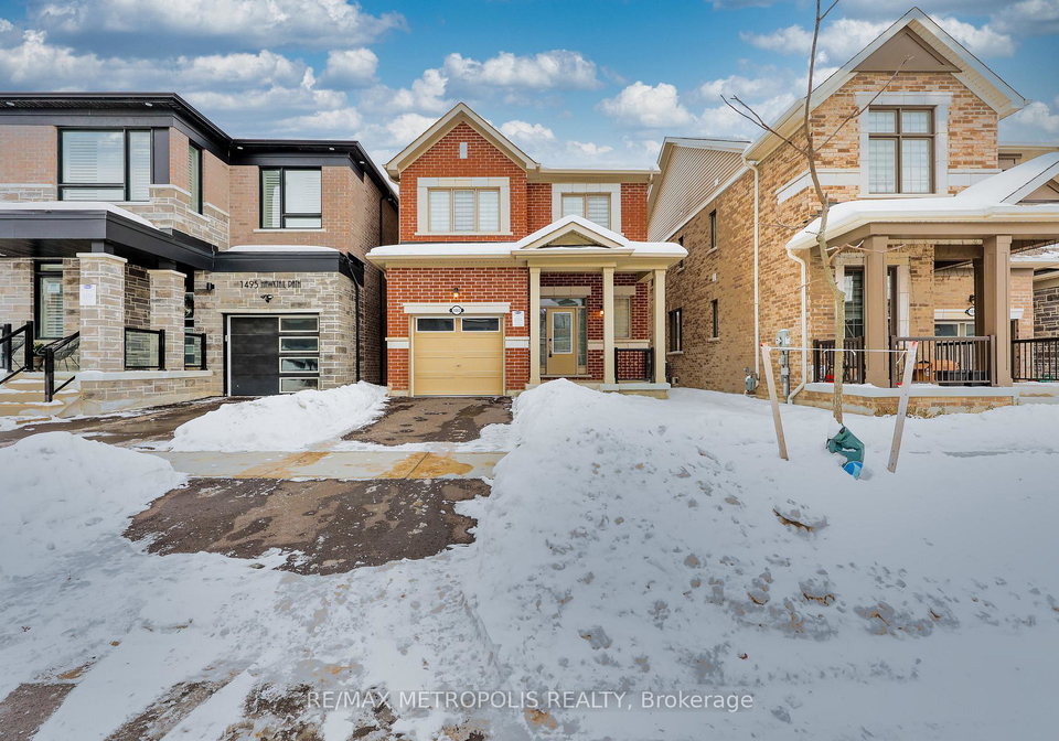 1493-hawktail-path-pickering-ontario-e12639744