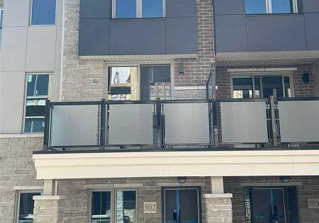 1034-reflection-place-pickering-ontario-e12644458
