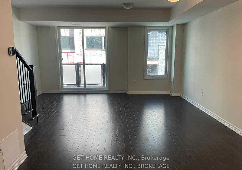 1034-reflection-place-pickering-ontario-e12644458