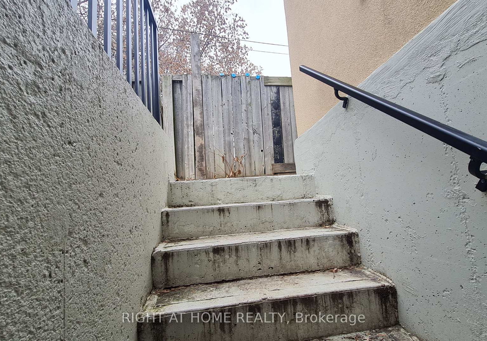 10-emmott-avenue-scarborough-ontario-e12650356