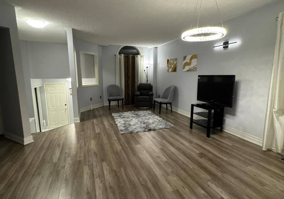 425-elmwood-court-oshawa-ontario-e12653858
