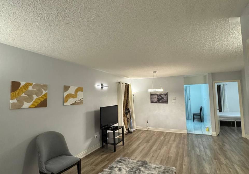 425-elmwood-court-oshawa-ontario-e12653858