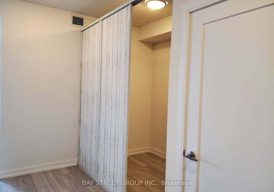 225-village-green-square-scarborough-ontario-e12655526