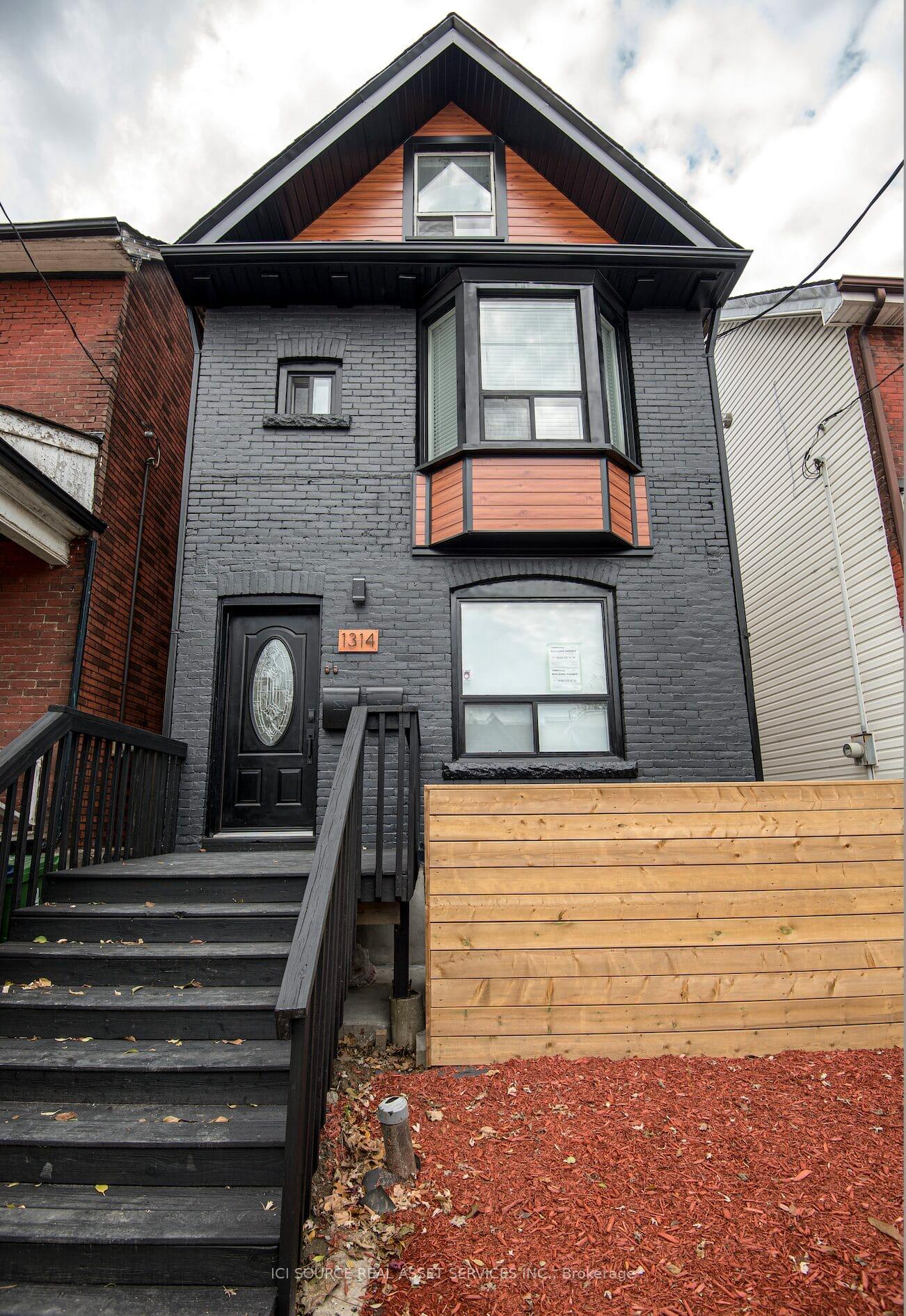 1314-dundas-street-e-toronto-ontario-e12655670