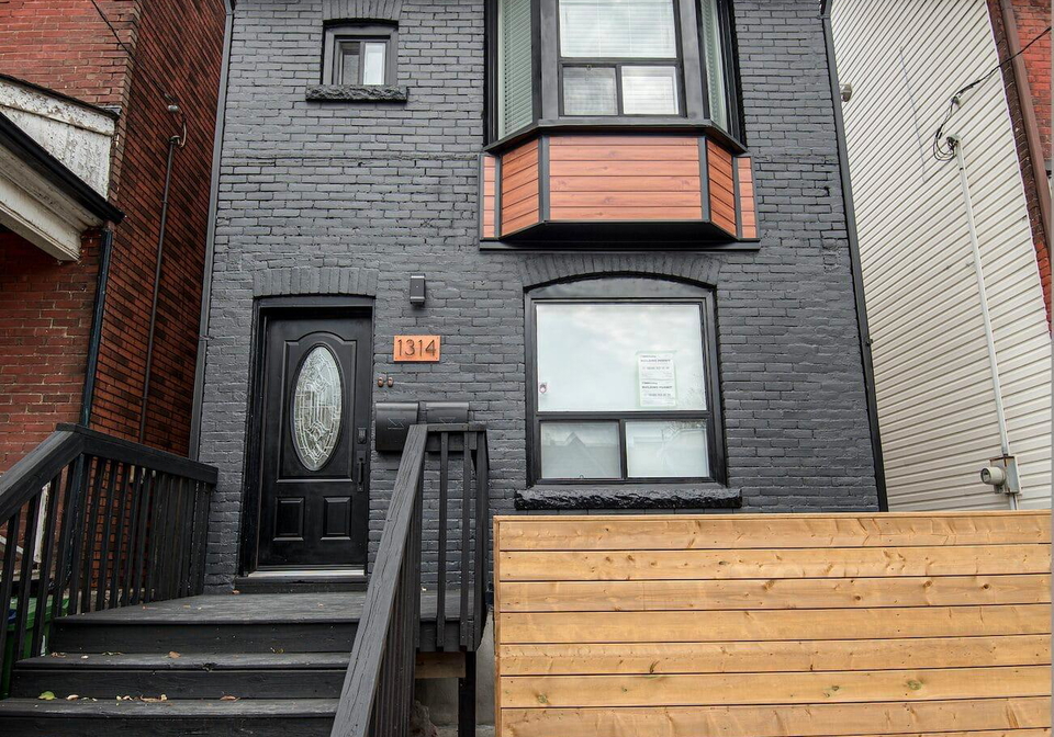 1314-dundas-street-e-toronto-ontario-e12655670
