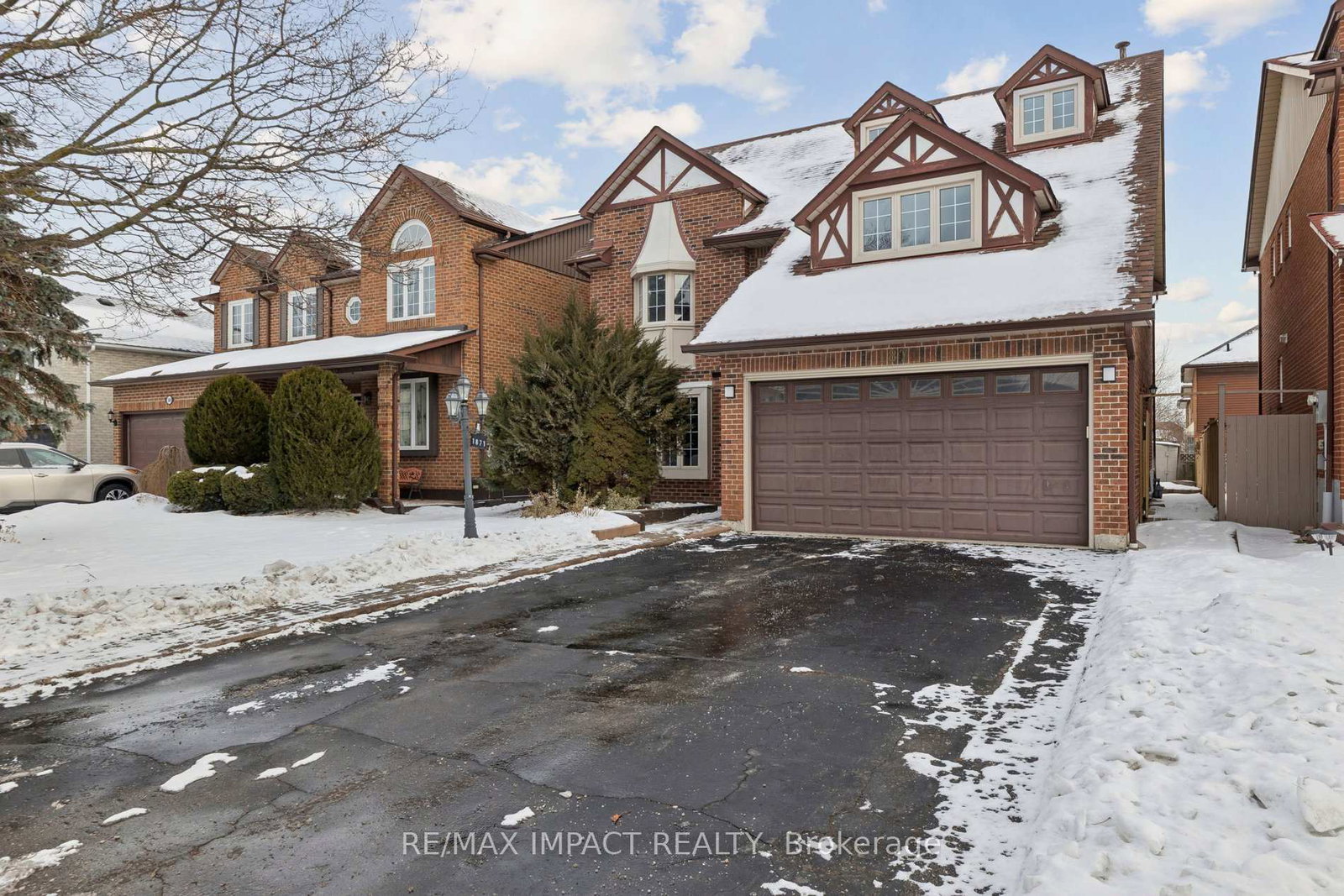 1871-brookshire-square-pickering-ontario-e12656322