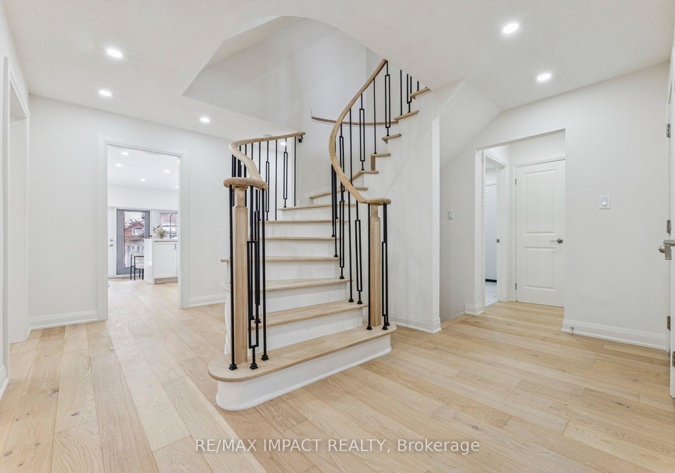 1871-brookshire-square-pickering-ontario-e12656322