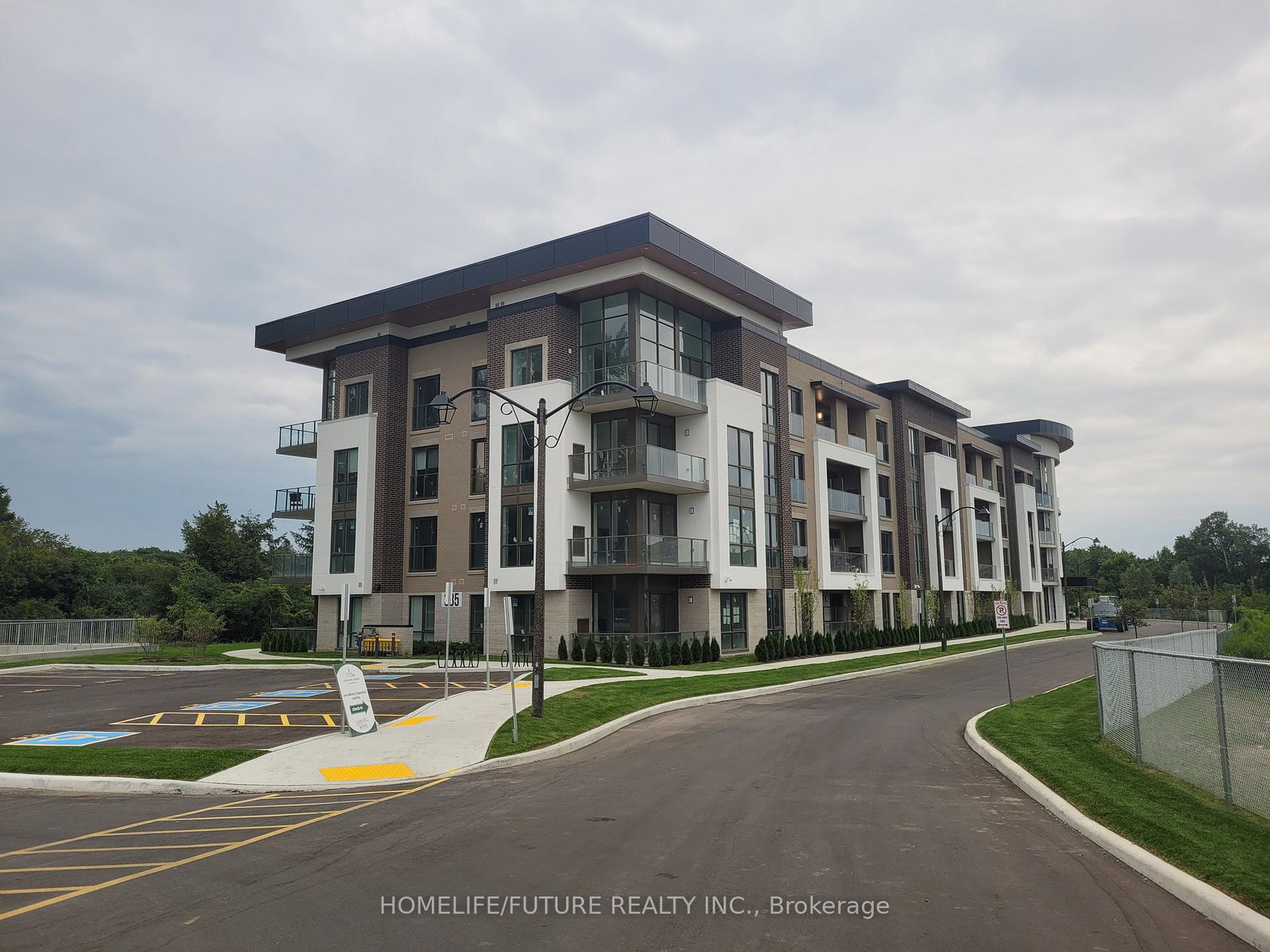 385-arctic-red-drive-oshawa-ontario-e12658400
