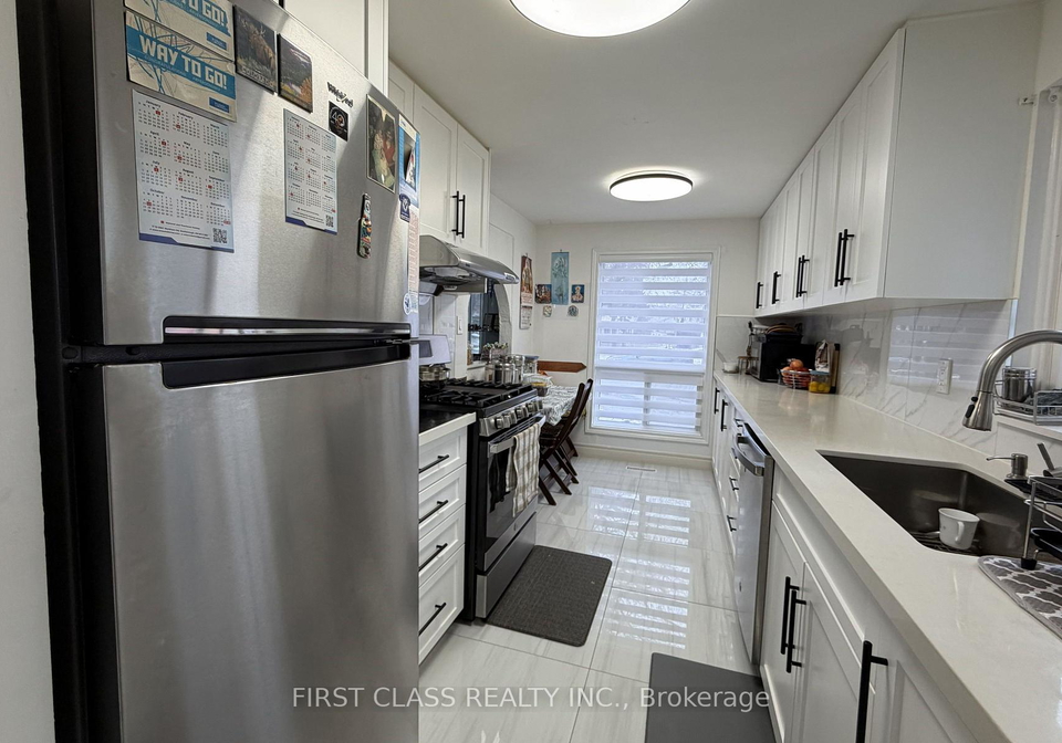 17-brisbourne-grove-scarborough-ontario-e12659902