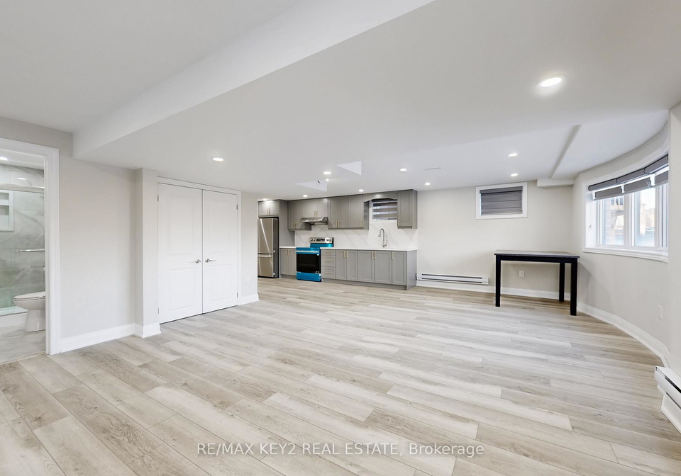 1476-mockingbird-square-pickering-ontario-e12661722