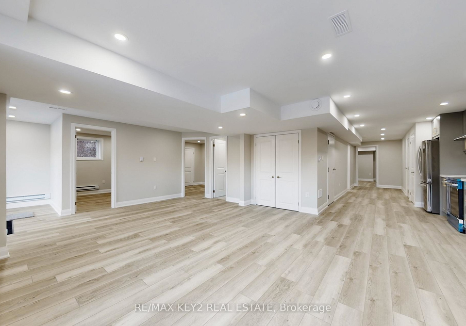 1476-mockingbird-square-pickering-ontario-e12661722
