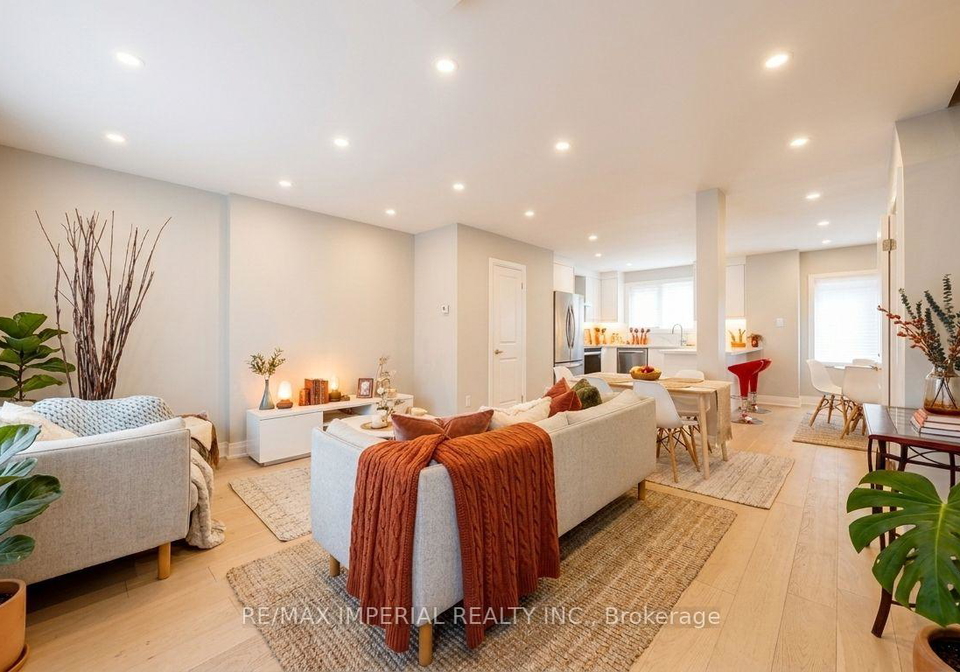 9-lesmount-avenue-east-york-ontario-e12662344