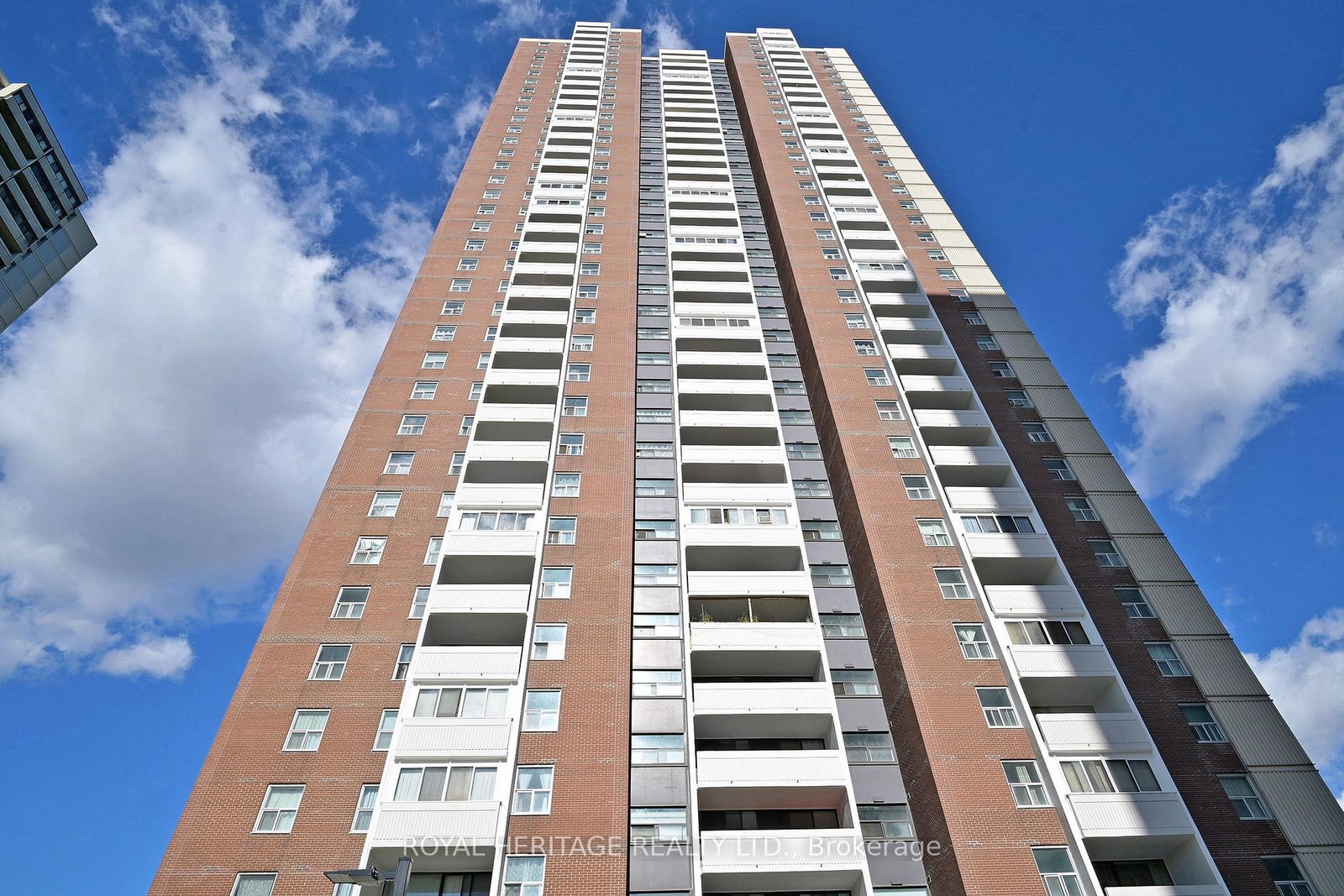 3-massey-square-east-york-ontario-e12666078