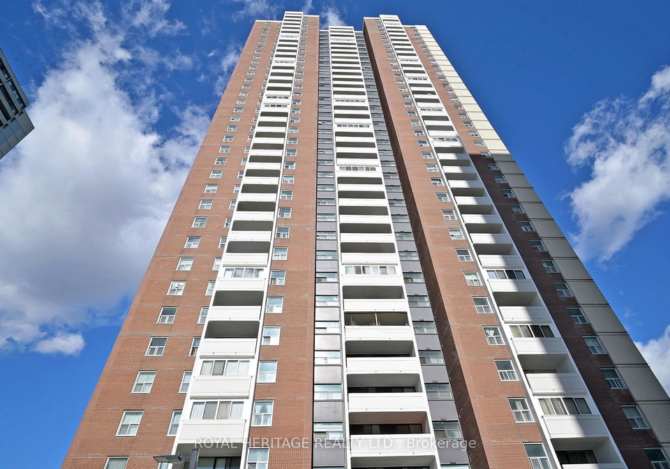 3-massey-square-east-york-ontario-e12666078