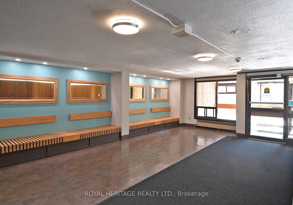 3-massey-square-east-york-ontario-e12666078