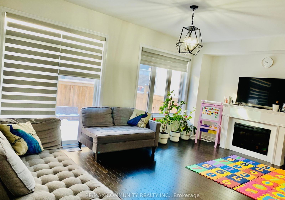 1163-enchanted-crescent-pickering-ontario-e12669042