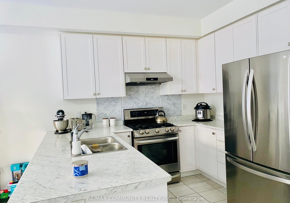 1163-enchanted-crescent-pickering-ontario-e12669042