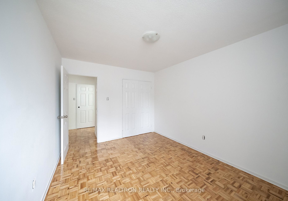 5-glamorgan-avenue-scarborough-ontario-e12670300