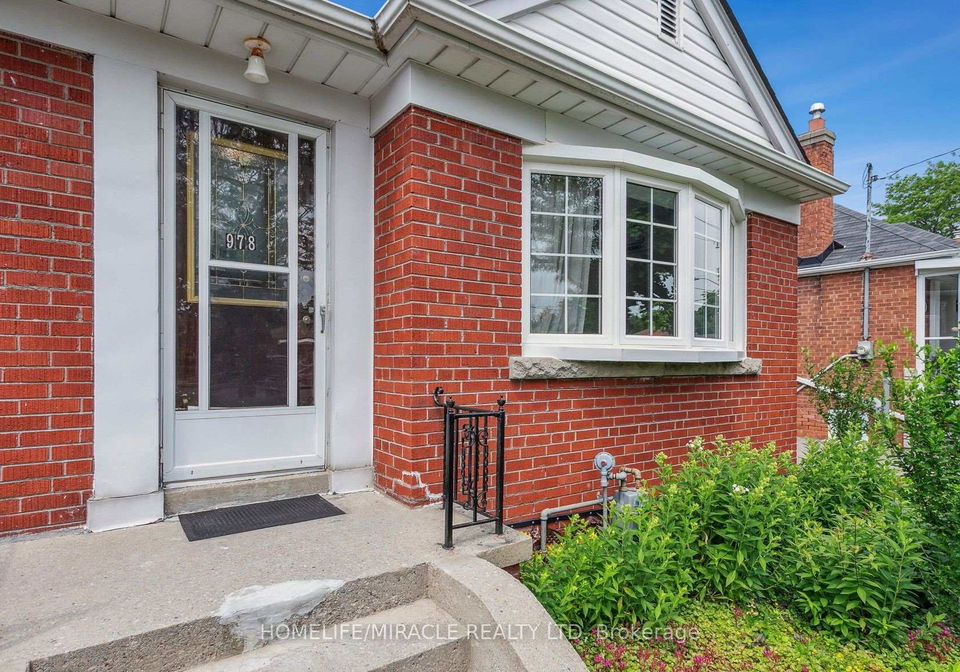 978-pharmacy-avenue-scarborough-ontario-e12680048