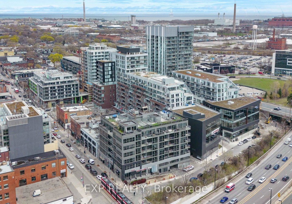 25-baseball-place-toronto-ontario-e12683734