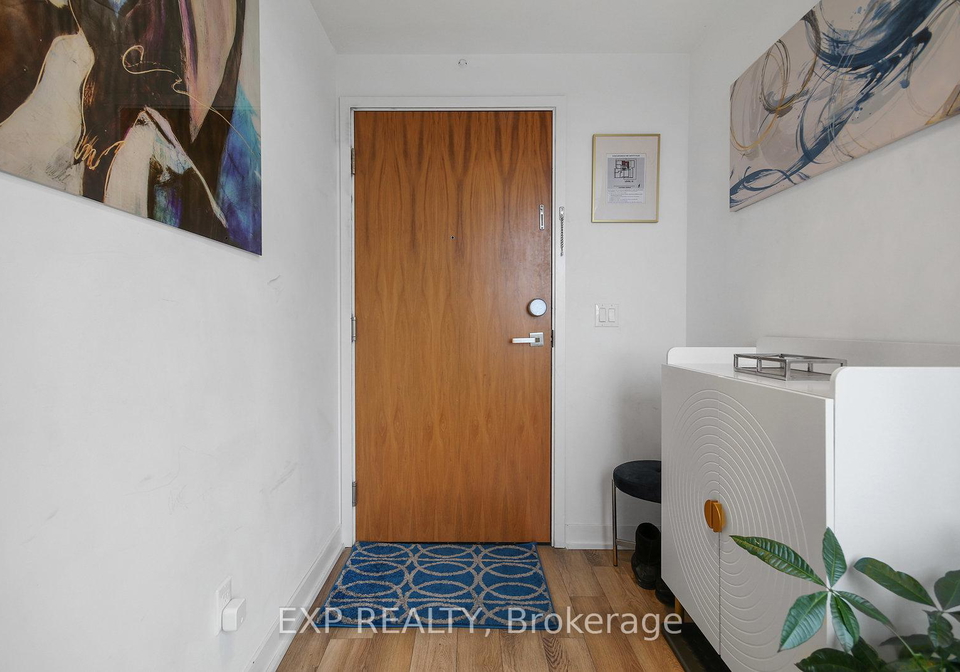 25-baseball-place-toronto-ontario-e12683734