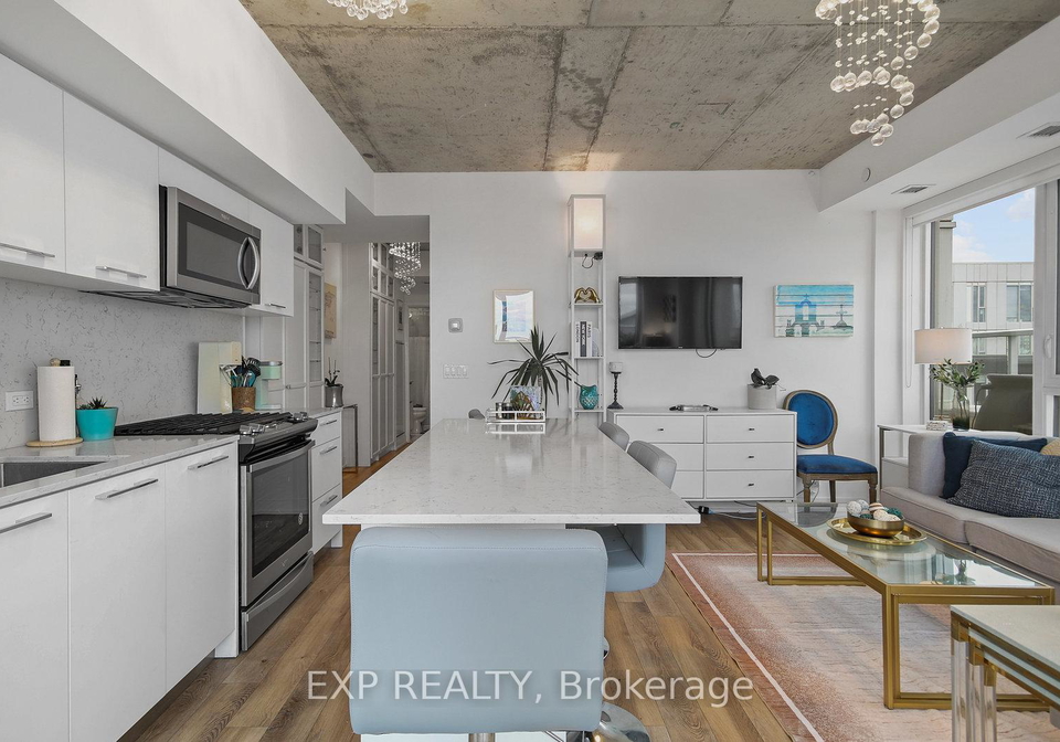 25-baseball-place-toronto-ontario-e12683734