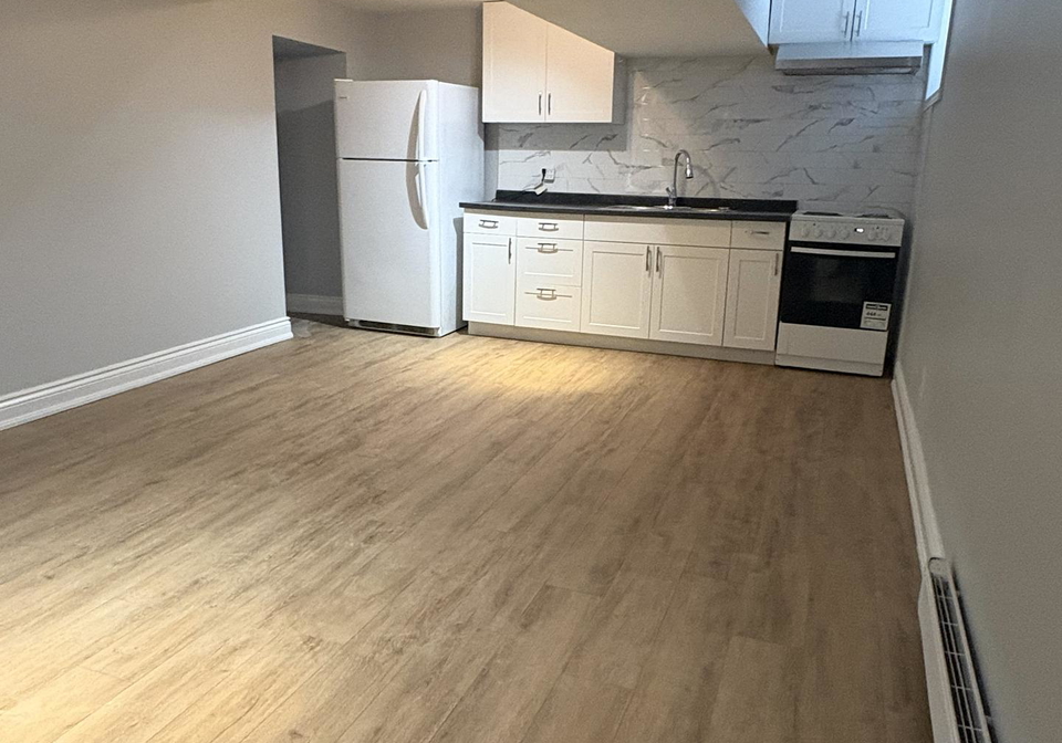 8-thorncliffe-avenue-east-york-ontario-e12684268