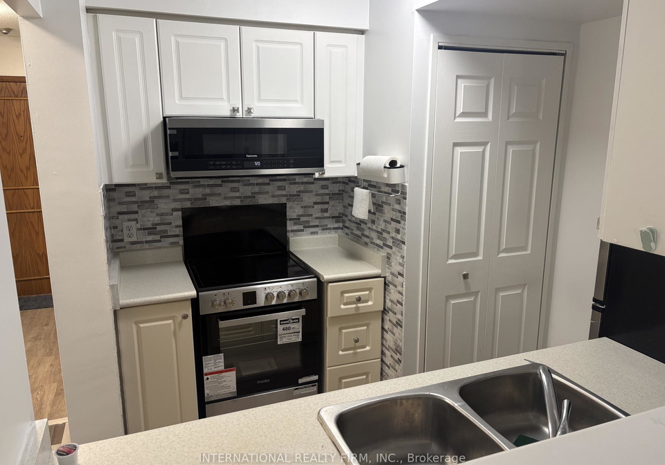 8-lee-centre-drive-scarborough-ontario-e12685194