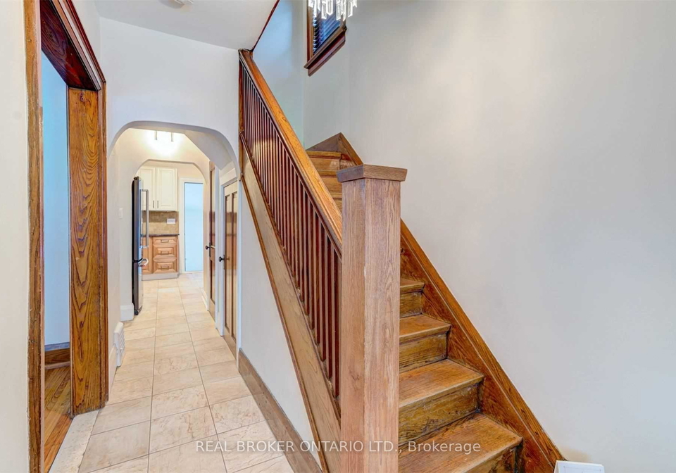 110-westlake-avenue-toronto-ontario-e12687278