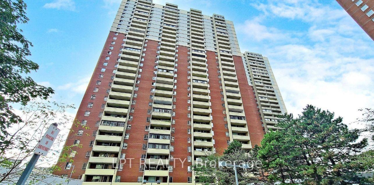 1-massey-square-east-york-ontario-e12693662