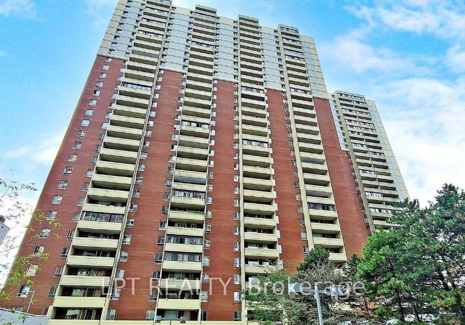 1-massey-square-east-york-ontario-e12693662