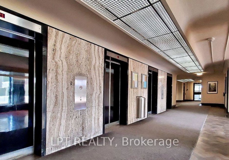 1-massey-square-east-york-ontario-e12693662