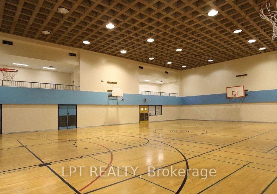 1-massey-square-east-york-ontario-e12693662
