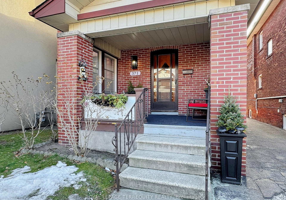 371-strathmore-boulevard-east-york-ontario-e12702238