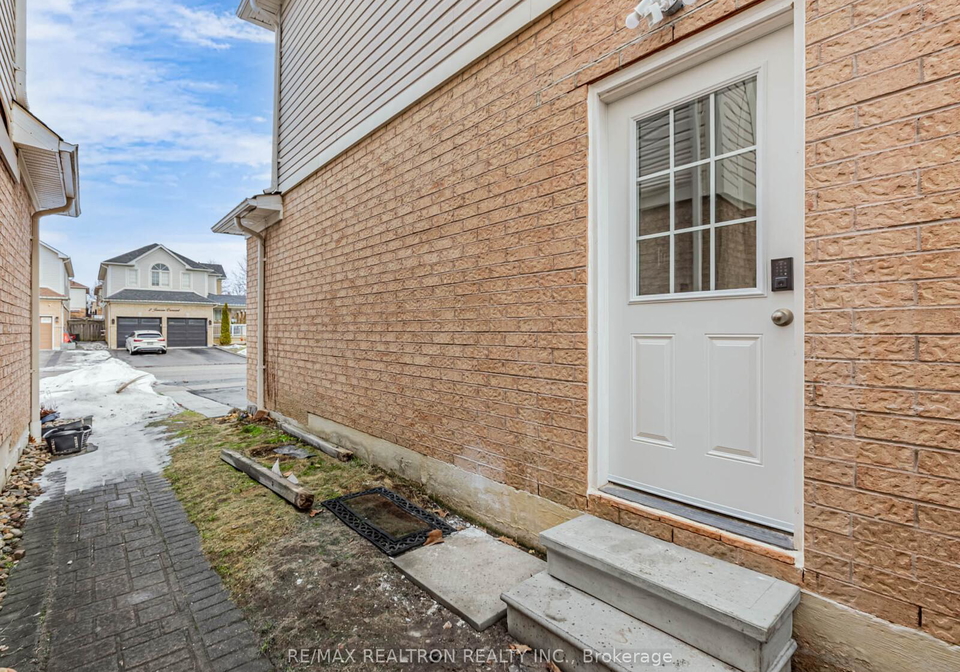 1-juneau-crescent-whitby-ontario-e12702396