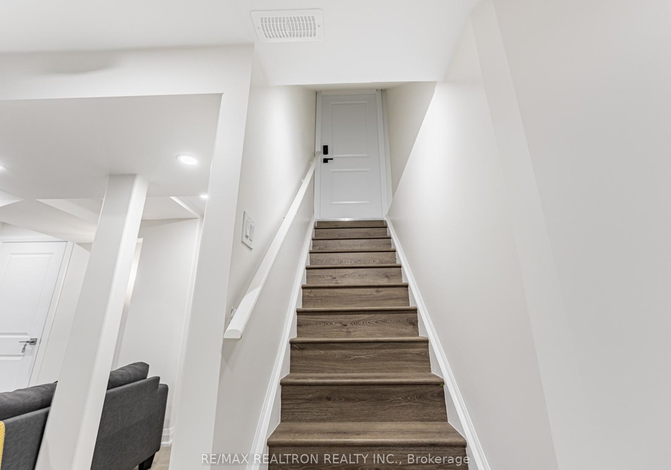 1-juneau-crescent-whitby-ontario-e12702396