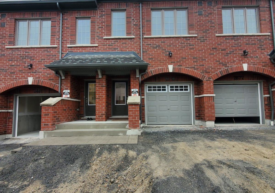 2679-magdalen-path-oshawa-ontario-e12702912
