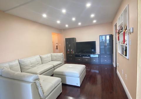 1-massey-square-east-york-ontario-e12704798