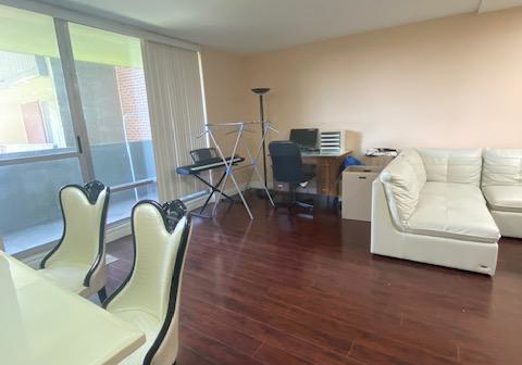 1-massey-square-east-york-ontario-e12704798