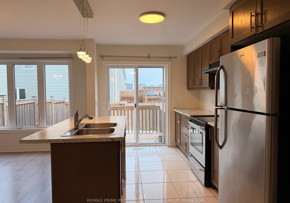 103-nearco-gate-oshawa-ontario-e12706698
