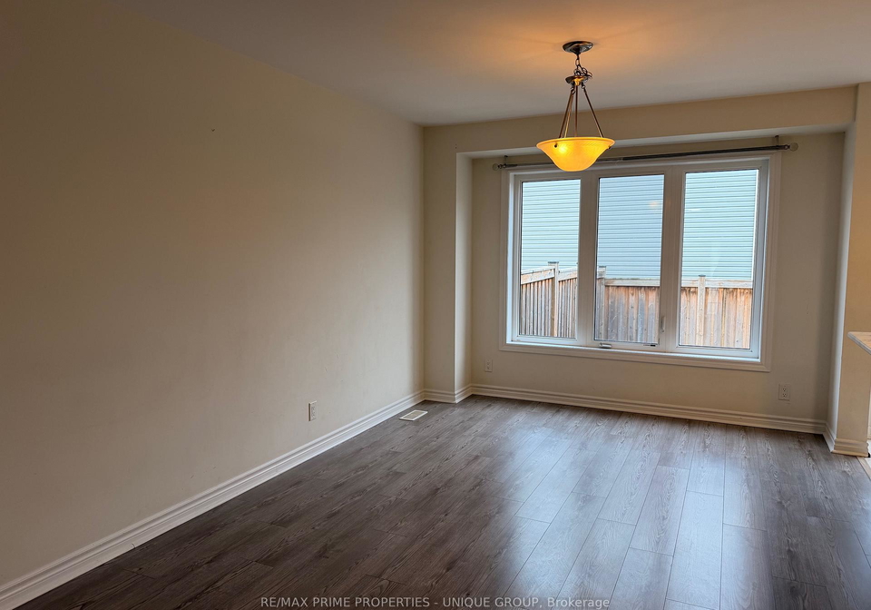 103-nearco-gate-oshawa-ontario-e12706698