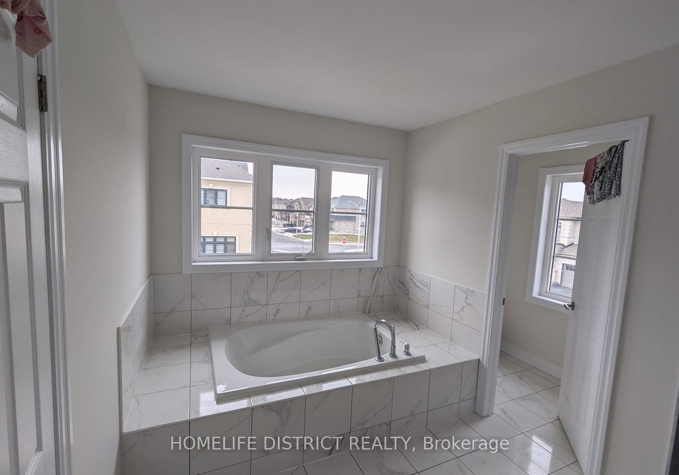 160-belmont-drive-clarington-ontario-e12706748