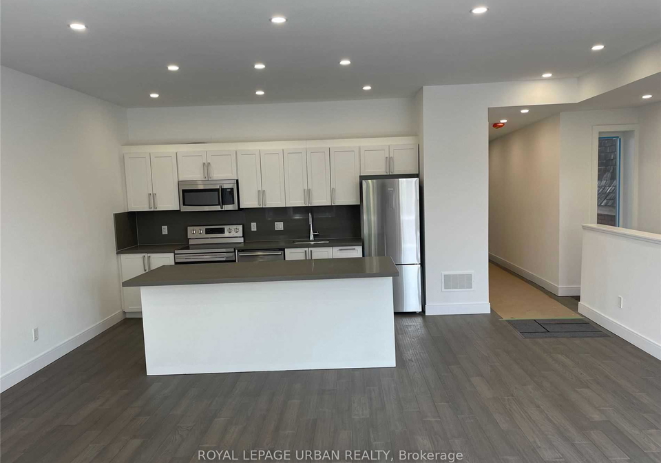 460-danforth-avenue-east-york-ontario-e12708420