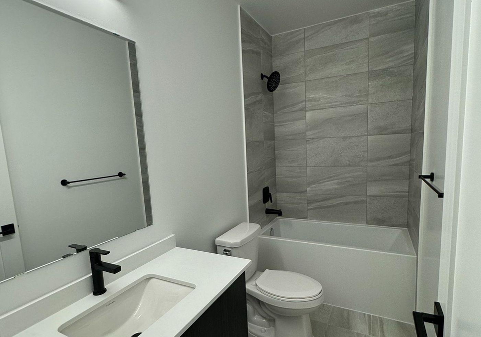 2369-danforth-avenue-toronto-ontario-e12709680