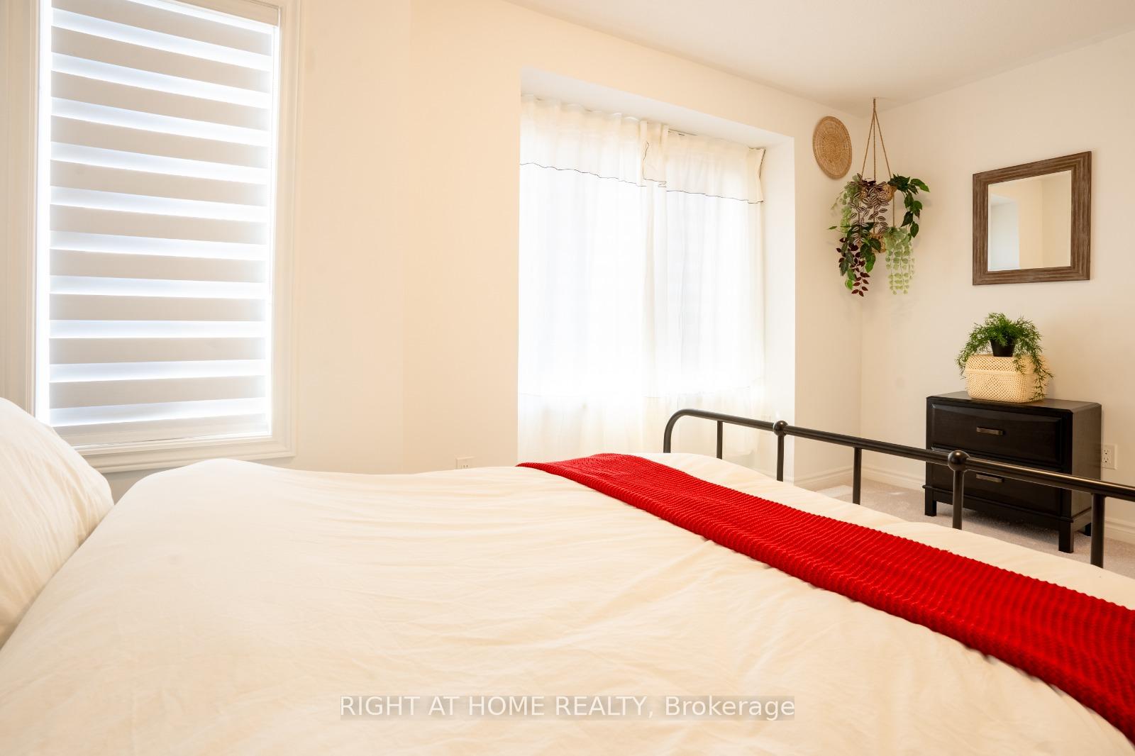 777-eddystone-path-oshawa-ontario-e12709820