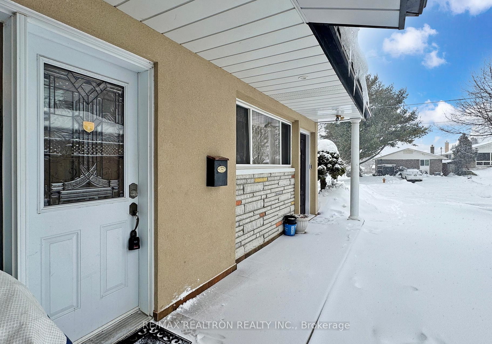 10-shoreland-crescent-scarborough-ontario-e12716232