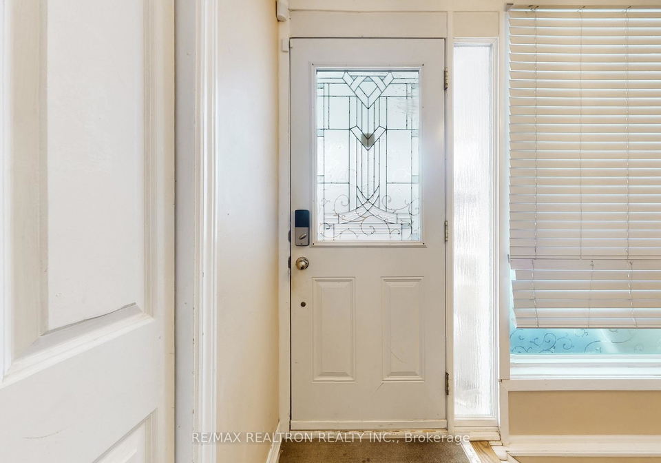 10-shoreland-crescent-scarborough-ontario-e12716282
